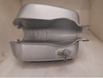 Honda CL72 CL77 (1962 - 1967) 305 scrambler Steel Silver Tank + Cap + Taps
